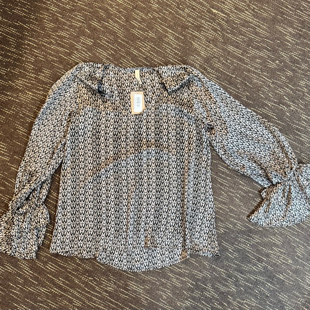 Tyche Black and White Patterned Blouse Ruffle Sleeves
